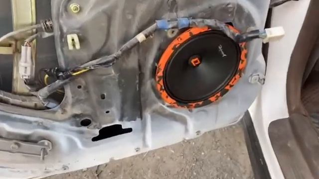 Замена штатных динамиков в Toyota mark 2 на DL audio barracuda 165 смотреть онлайн
