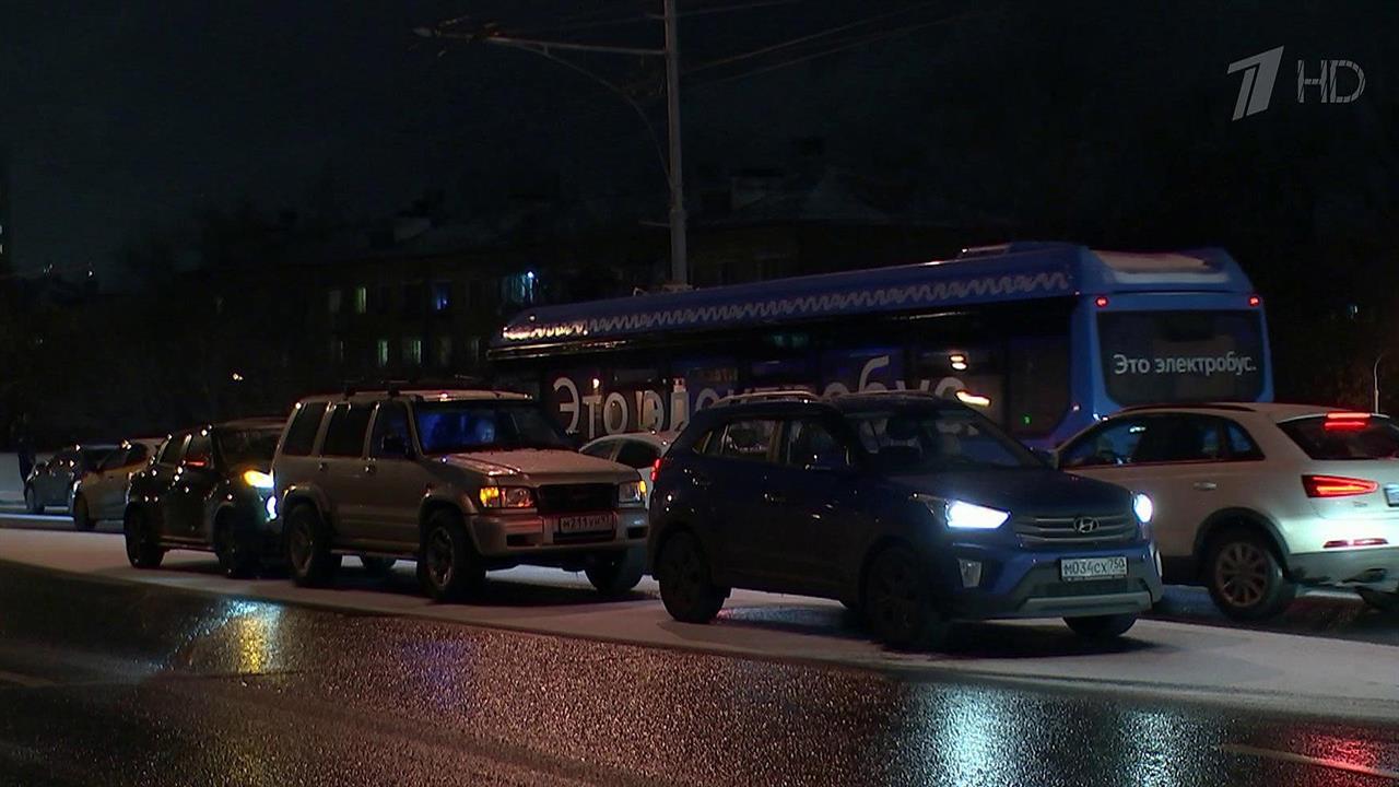 Зима опять пришла неожиданно для многих автолюбителей, которые не поменяли летнюю резину на зимнюю