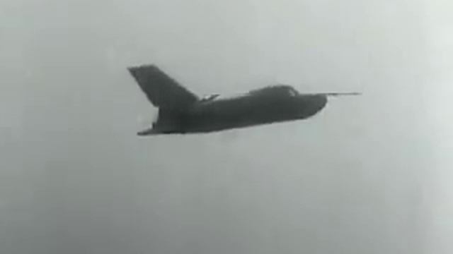 Mikoyan-Gurevich MiG-105 смотреть онлайн