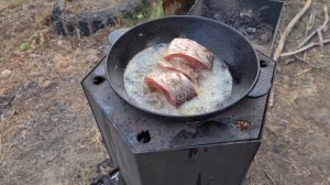 ЖАРЕНЫЙ СВЕЖИЙ САЗАН С ИКРОЙ В КАЗАНЕ НА МАНГАЛЕ. КАК ПОЖАРИТЬ ВЕДРО САЗАНА!