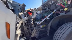 Дальнобой США ??Канада ??// и снова у Вольво трака проблема, едет в ремонт