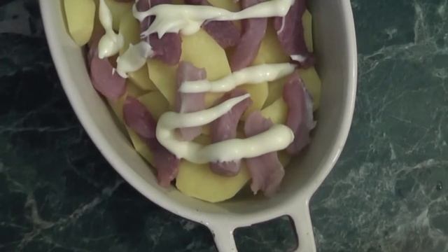 ОЧЕНЬ ВКУСНО - МЯСО ЗАПЕЧЕННОЕ С СЫРОМ И КАРТОФЕЛЕМ #Лучшиерецепты