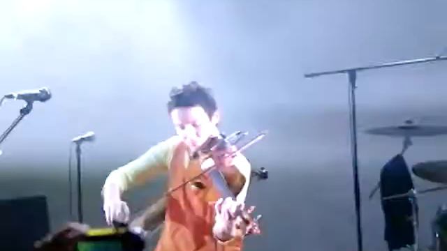 Сурганова и Оркестр - Две скрипки смотреть онлайн