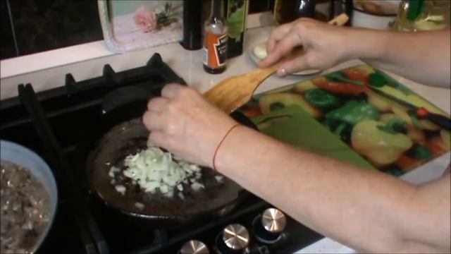 Куриные рулеты с грибами и сыром