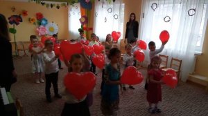 Танец с сердечками на 8 марта в садике