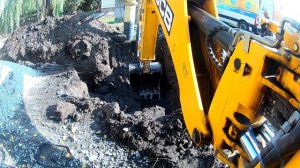 JCB 3CX Копаем траншеи.