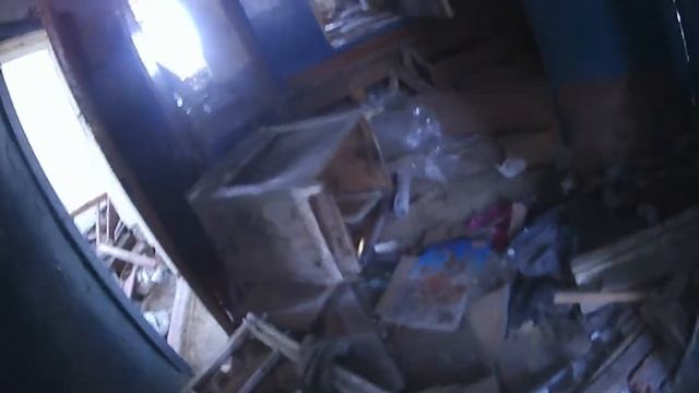 Заброшенный дом l куча мебели l важная информация