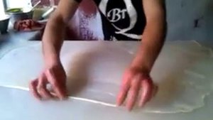 тесто крутит