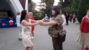 ЖАЛЕЮ, Я ТЕБЯ ЖАЛЕЮ! ХАРЬКОВ ТАНЦЫ В ПАРКЕ ГОРЬКОГО