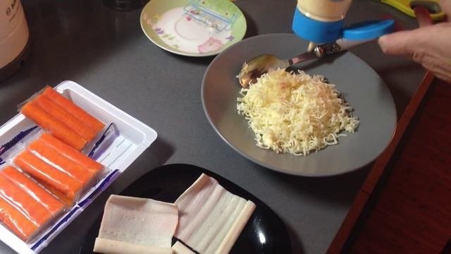Крабовые палочки фаршированные сырной начинкой\очень класная закуска