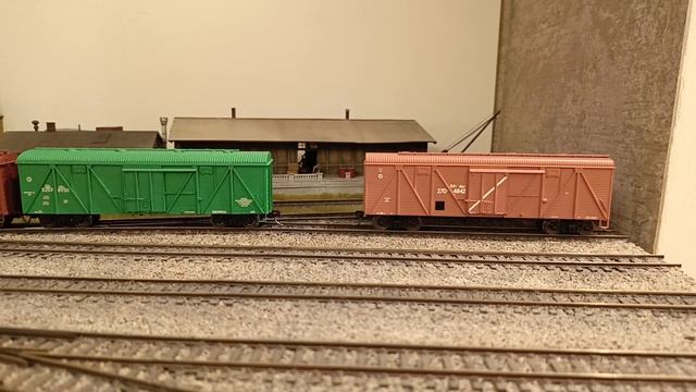 Модели вагонов 11-066 а масштабе 1:87 производства Bergs принимают в компанию вагон от MODIMIO смотреть онлайн