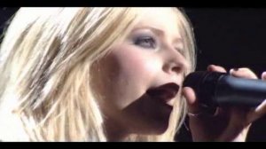 Avril Lavigne - Live At Budokan 2005 - Sk8er Boi