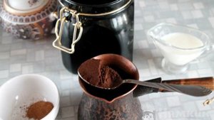 Кофе с корицей и молоком в турке