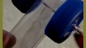 Как сделать заводную гоночную машинку с резиновым двигателем из пластиковой бутылки и крышечек