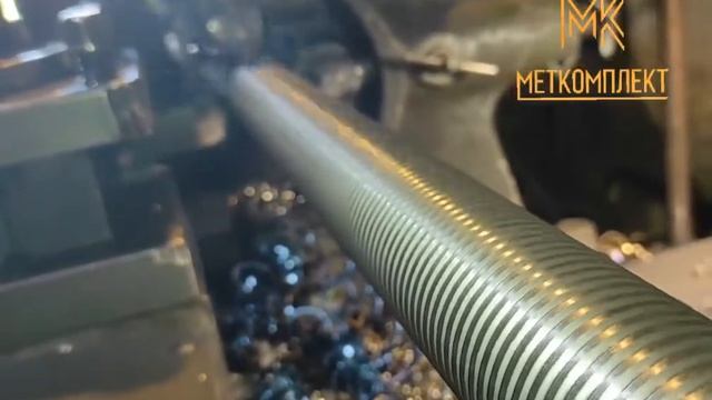 Нарезка резьбы М48 длиной 800 мм. на шпильках фундаментных болтов. смотреть онлайн