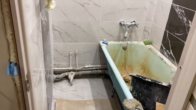 Ремонт в убитой квартире/Рум-тур по квартире/Балкон своими руками/Укладка ламината/Наливной пол/Обо смотреть онлайн