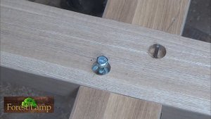 Стол из фанеры? А оно нет)) Простой круглый стол  с декоративными элементами своими руками!