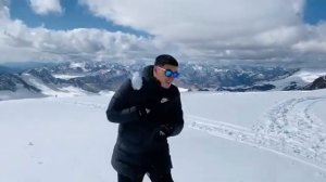 Дмитрий Бивол тренирует быстроту реакции. Dmitry Bivol trains speed of reaction.