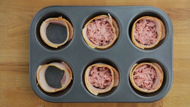 Яичница с беконом и вареной колбасой смотреть онлайн