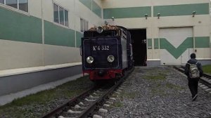 Паровоз Кп4-447 заезжает в депо Малой Октябрьской Детской Железной Дороги