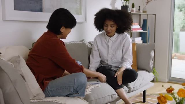 The Floyd Sofa. Goes with Anywhere. смотреть онлайн