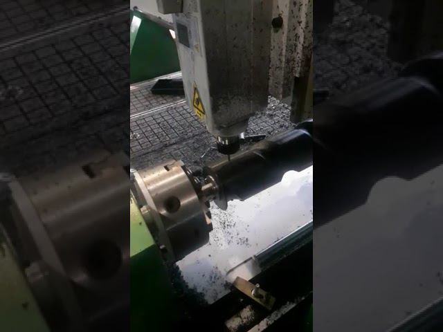 ЧПУ WoodTec HR 1325 изготавливает Архимедов винт с переменным шагом на производстве у Клиента