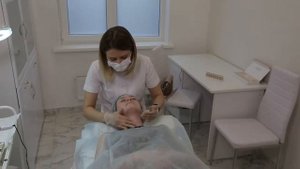 Мастер-стилист (проводит процедуру BB Glow тональный крем на год)