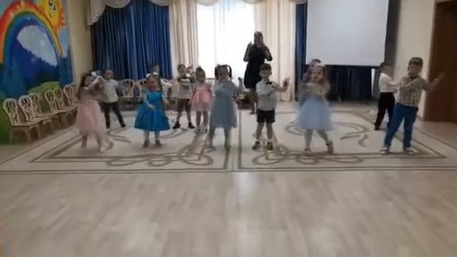 04.03.2021. Танец "Раз, ладошка!" средняя группа. Праздник 8 Марта! смотреть онлайн