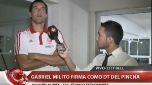 QM NOTICIAS - MÓVIL CITY BELL - MILITO FIRMÓ COMO DT PINCHA - AGUSTÍN ALAYES