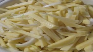 Жареная картошка с замороженными грибами