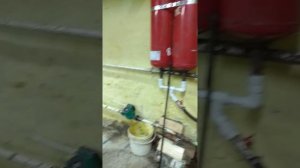 Котёл в гараж из газового болона на отработке и дровах.