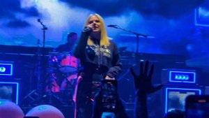 Avril Lavigne - I'm With You (O2 Apollo Manchester)