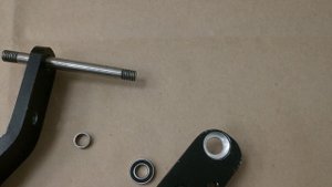 Установка подшипников в рычаги задней подвески самоката.