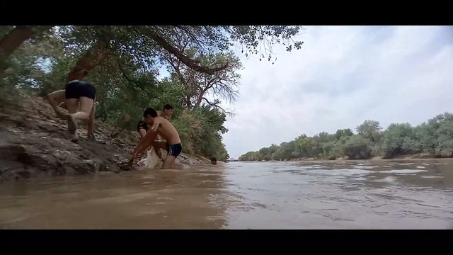 Лето приток реки Амударья.