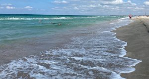 Пляж в Мае поселок Штормовое