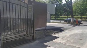 Провисание створок распашных ворот.