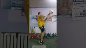 Как я делаю рывок гири, техника рывка.