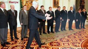 Красивая жизнь: Как жили олигархи, поделившие Россию 90-х