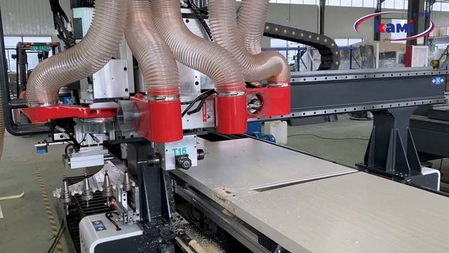 Фрезерование дверного полотна с автоматической загрузкой и выгрузкой | Центр с ЧПУ Filato Doormatic смотреть онлайн