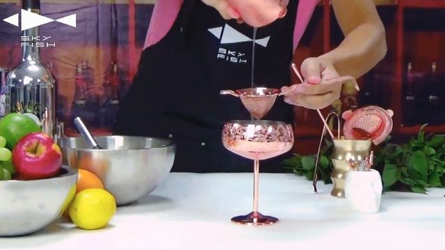 How do you decorate your cocktail丨Royal style martini glass