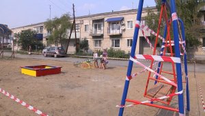 На радость детям: Во дворах Талицы появляются детские площадки