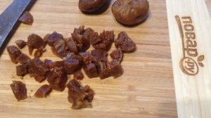 Печенье из цельнозерновой муки с инжиром и шоколадом