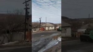 Луганская область Старобельск село Чмеровка сегодня утром заехала русская техника,стоят в пасатках!
