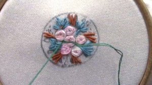 ? Ручная вышивка гладью броши Букет. Как вышивать украшения своими руками.