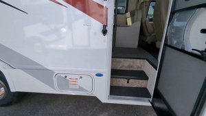 Небольшая выставка-продажа автодомов в Америке. Кемперы, караваны, RV.....Часть первая.