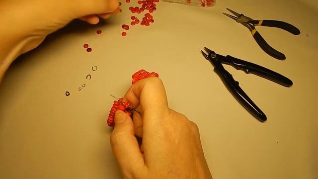 Коралловый браслет и мемори-проволока. Мастер-класс.