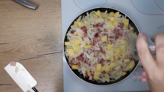 Вкуснейшая тушеная капуста с колбаской фасолью и картошкой. Быстро, просто но очень вкусно!!!