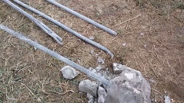 Арматура в бетоне спустя годы. Арматура б/у.
