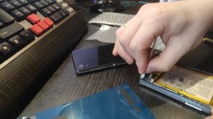 Задняя крышка смартфона, как снять и поставить обратно, чем приклеить