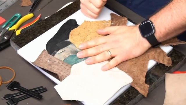 D&D Dice Bag - Crafting Leather from Scrap! смотреть онлайн